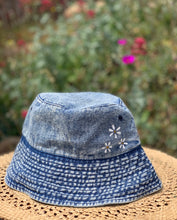 Load image into Gallery viewer, Daisy Bucket Hat